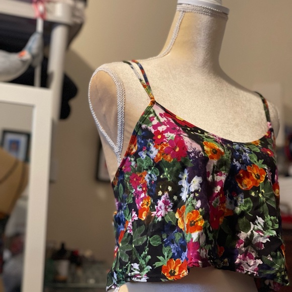 Top - Picture 9 of 10